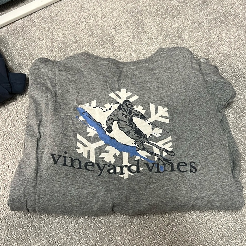 Vineyard Vines Skiing Long-Sleeve Whale Shirt (Boys XL/Womens S)